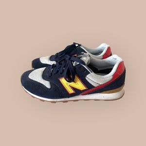 New Balance 696 - Women’s size 8